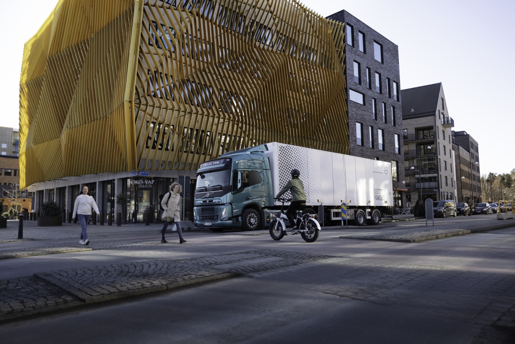 Spoločnosť Volvo Trucks pridáva svojim elektrickým nákladným vozidlám zvukový bezpečnostný systém