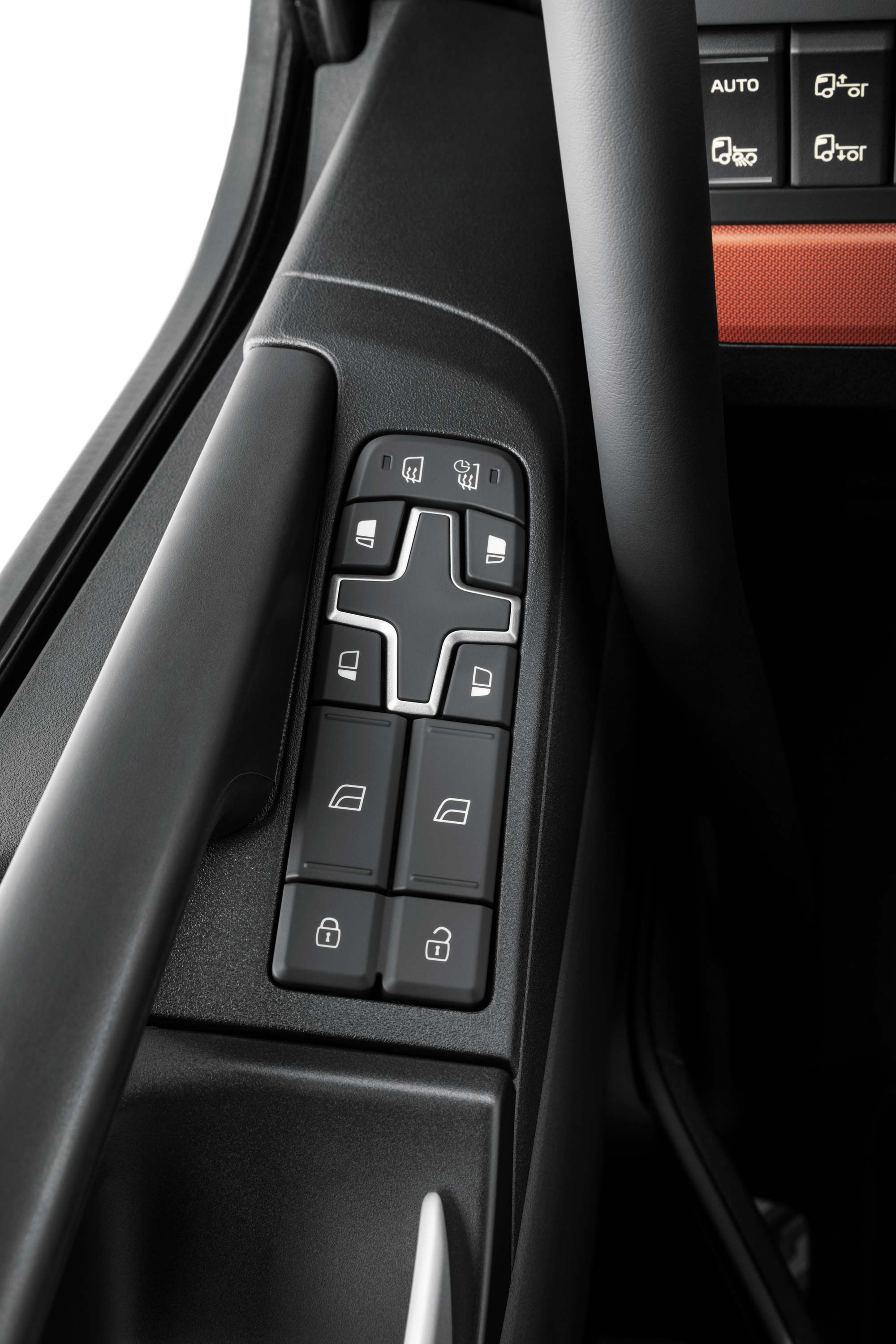 Ovládacie prvky integrované v interiéri vozidla Volvo FH16 uľahčujú prístup.