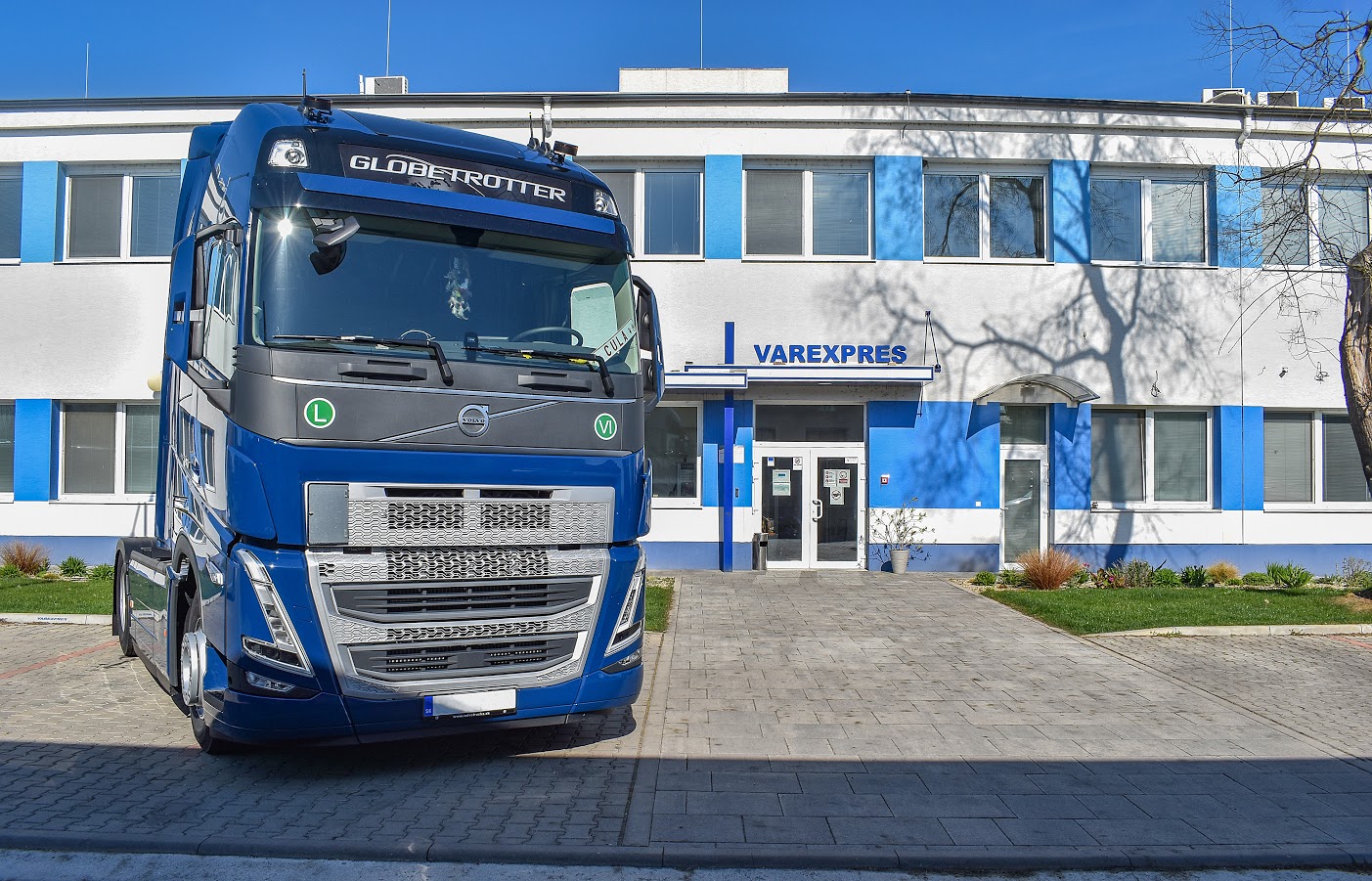 Spoločnosť VAREXPRES s.r.o. si prevzala už päťdesiate nákladné vozidlo Volvo